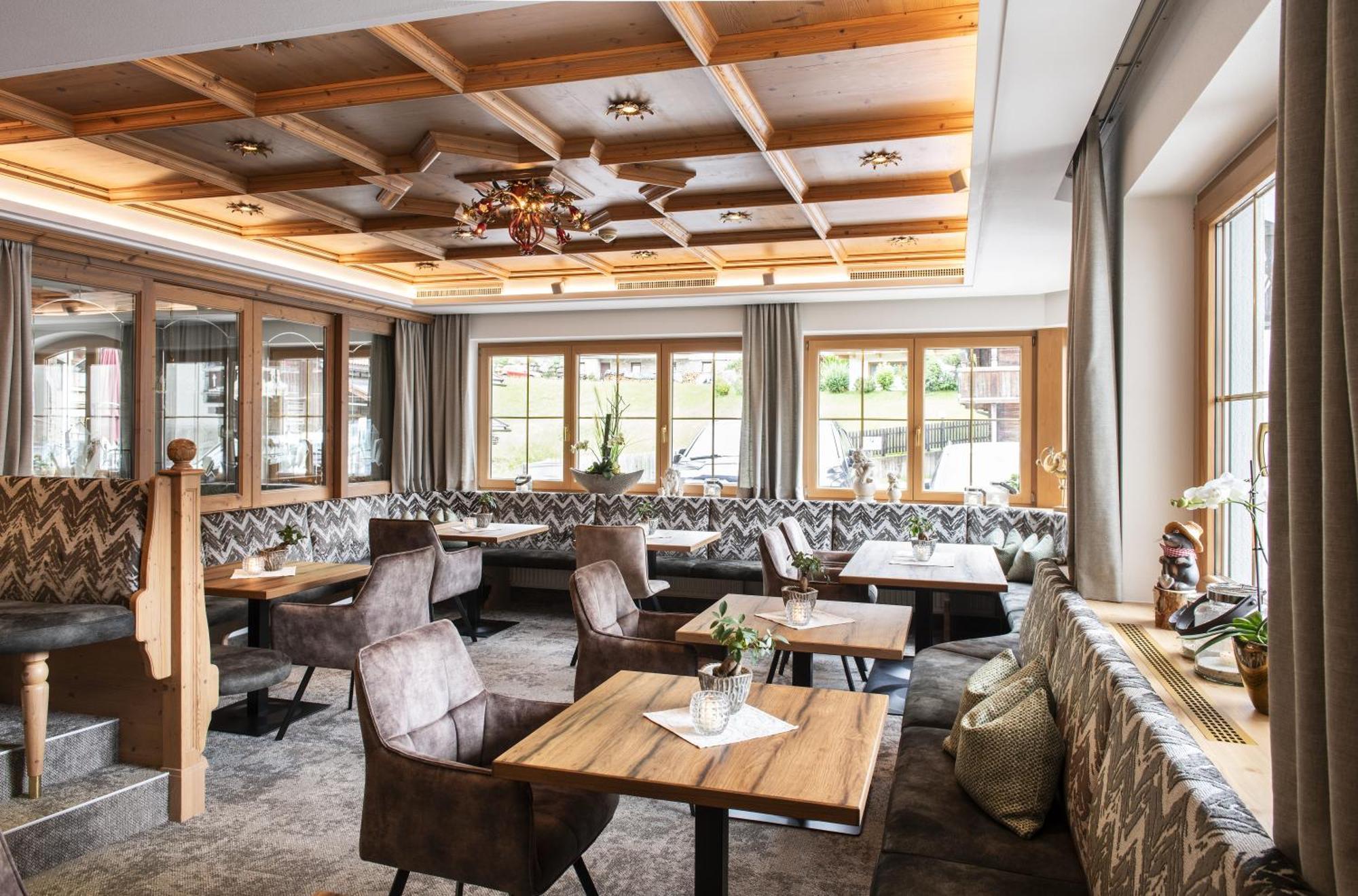Hotel Alpenjuwel 4 Sterne Superior Тукс Экстерьер фото